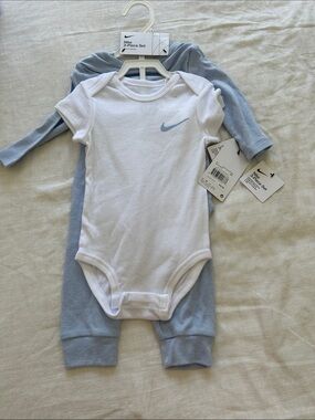 Nike Kids One-Piece Bodysuit Set - White & Light Blue